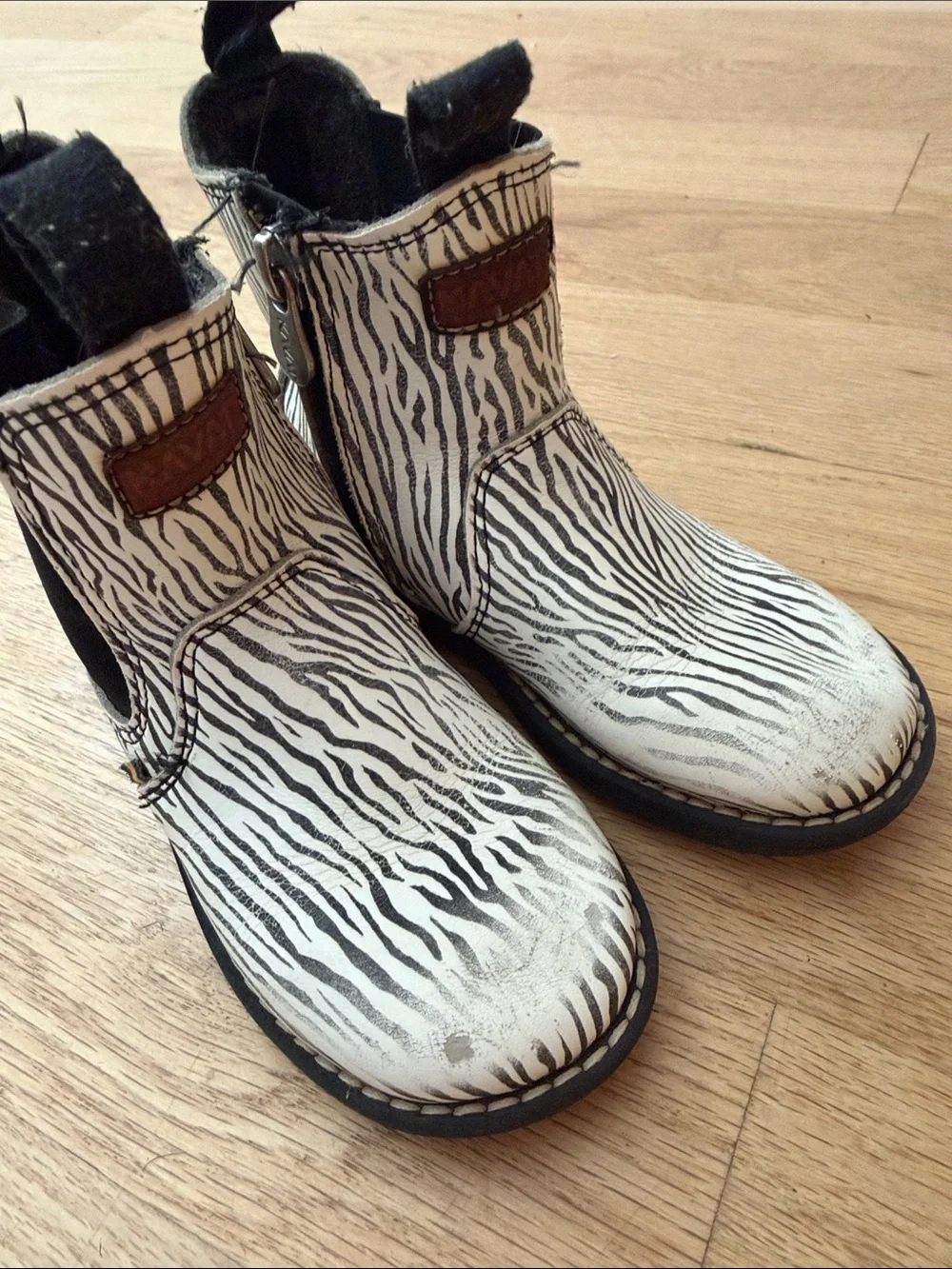 KAVAT Sweden Girls Zebra Print Side-Zip Boots - White/Black EUR size 26